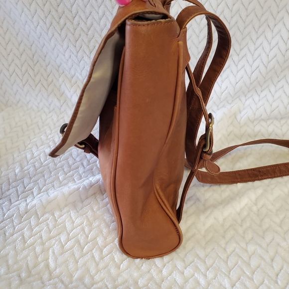 Boulder Ridge Full Grain Cowhide Convertible Backpack/Crossbody Bag - Picture 6 of 16